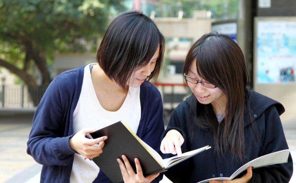 女生就业前景好的行业（现在女孩学什么专业最有前景）