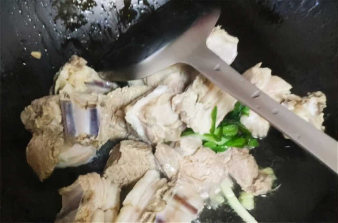 羊肉萝卜汤的做法及配料（萝卜羊肉片汤的简单做法）